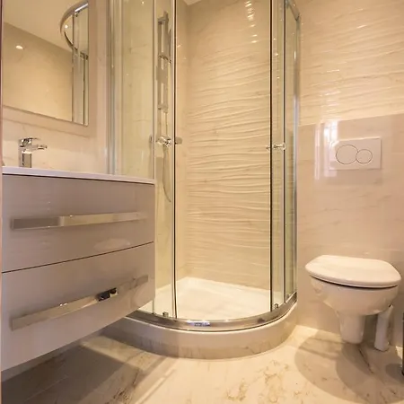 Apartman Petit Bnbkeys Beausoleil